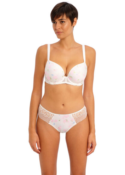 Freya Daydreaming Brief - Image 2